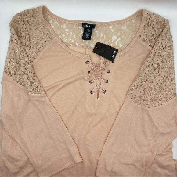 Torrid Women’s Blush Pink Inset Lace Up Henley Tee Size 2X - Picture 5 of 7